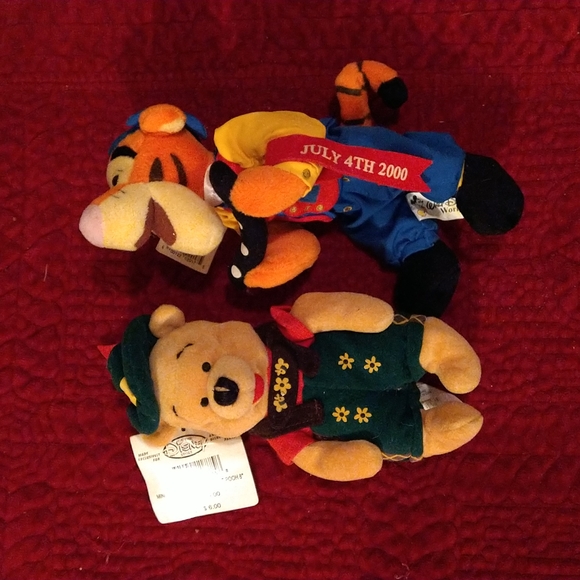 COPY - 2 Disney store Plush mini bean bag Tigger and Winnie the Pooh - Picture 1 of 5